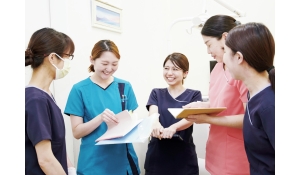 医療法人社団 仁晴会　こもれび歯科